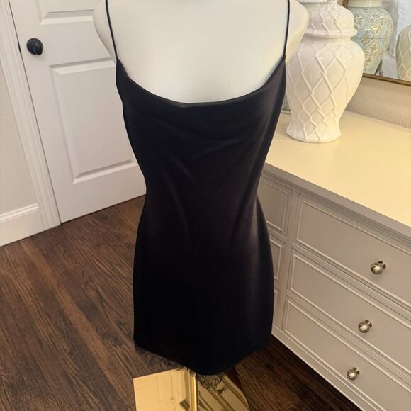 NWT Alice + Olivia HARMONY MINI SLIP DRESS size 2
T19 - Picture 9 of 9